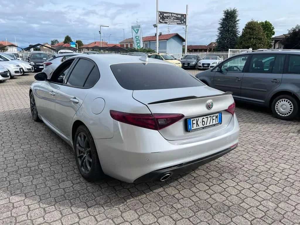 Alfa Romeo Giulia 2.2 Turbodiesel 150 CV AT8 Sup 06/2017-photo-4