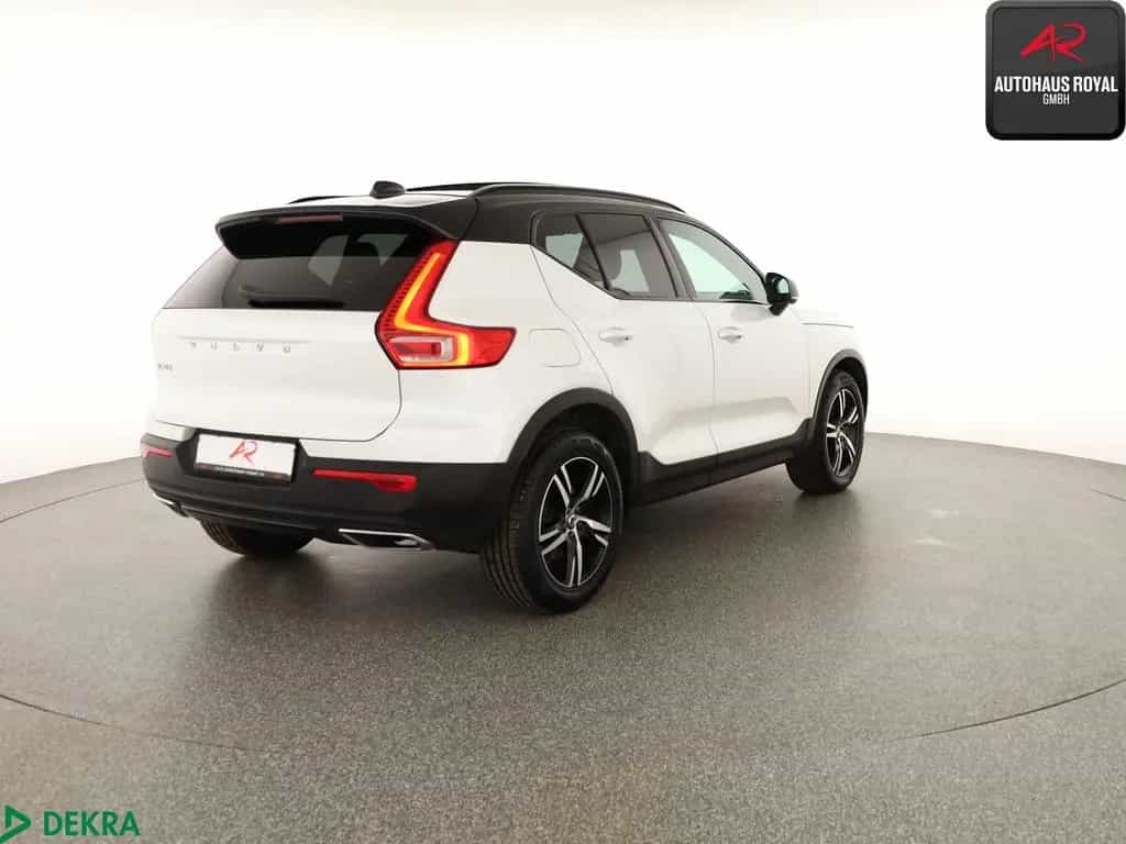 Volvo XC40 XC 40 T5 R Design AWD PANO,360GRAD,ACC,KEYLESS 01/2020-photo-4