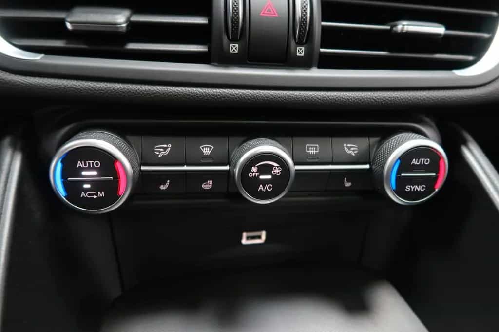Alfa Romeo Giulia Super*Carplay*Bi-Xenon*Acc*Blis*Pano*8Fac 04/2019-photo-18