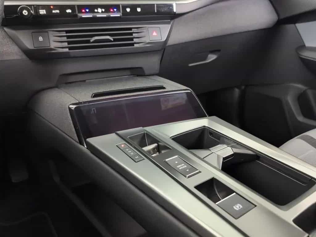 Opel Grandland (X) AT Matrix 19" Kamera CarPlay ACC 01/2025-photo-36