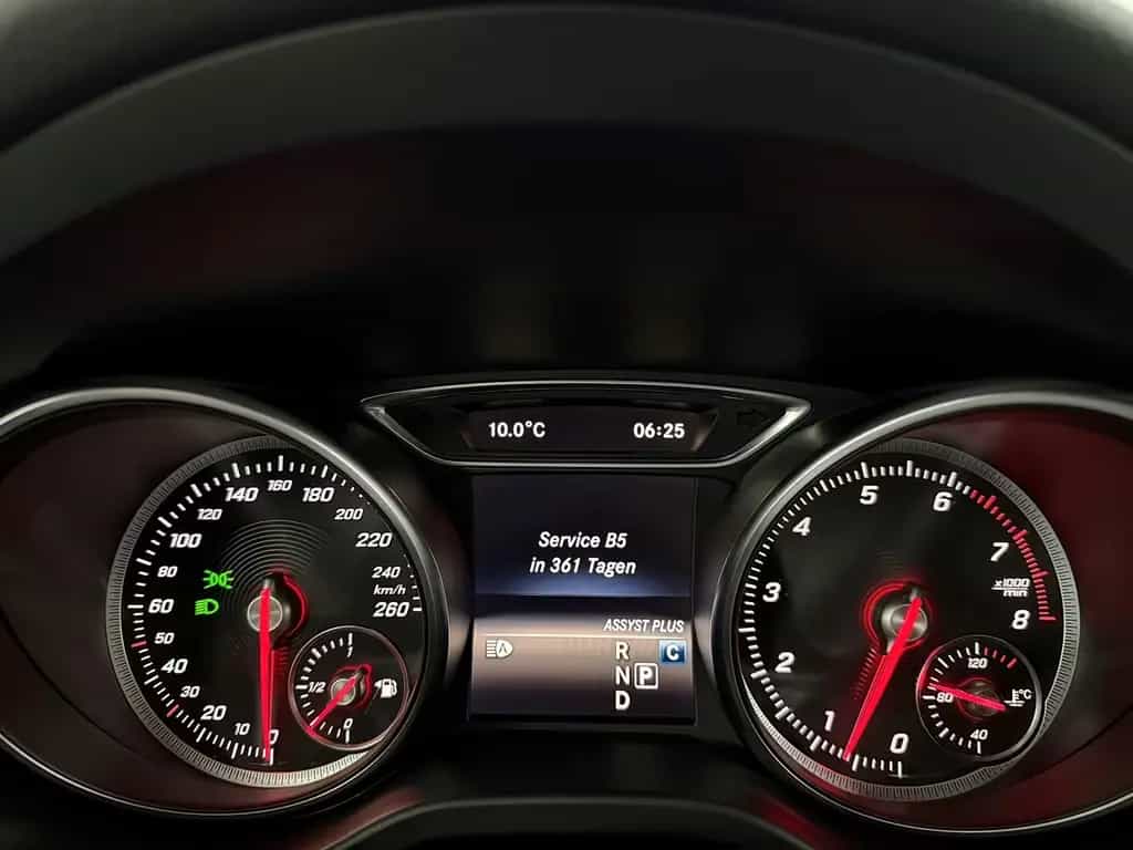 Mercedes-Benz GLA 200 7G-DCT AMG-STYLING-EDITION*TOP-ZUSTAND* 09/2018-photo-3