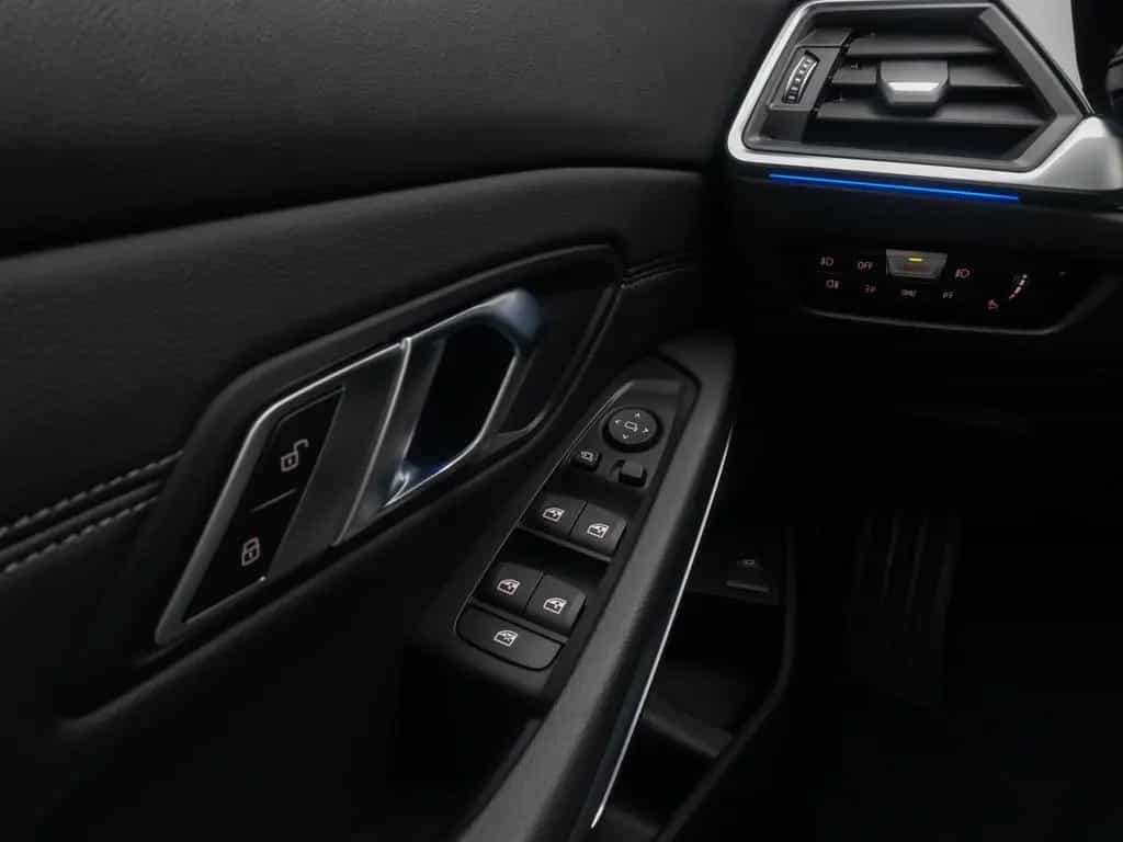 BMW 3 Series d xD Sport Line H/K DAB AHK Kamera 18Zoll 02/2021-photo-32