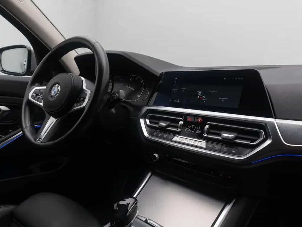 BMW 3 Series d xD Sport Line H/K DAB AHK Kamera 18Zoll 02/2021-photo-36