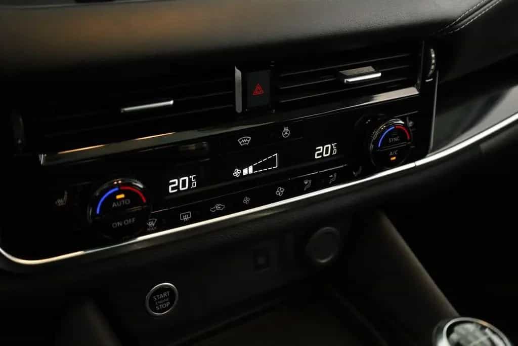 Nissan Qashqai 1.3 DIG-T N-Connecta Pano Nav SitzHZ 360 12/2022-photo-16