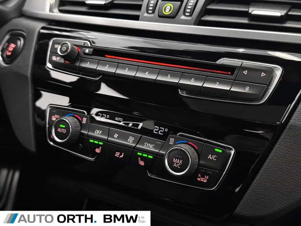 BMW X1 sDrive18d AUT. M-SPORT LEDER NAVI+ HUD PANO 03/2019-photo-21
