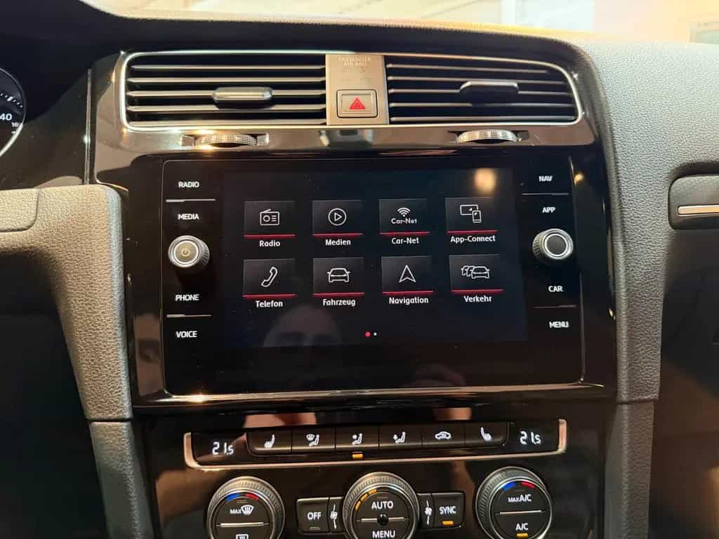 Volkswagen Golf GTI *LED*Pano*Navi* 05/2018-photo-10