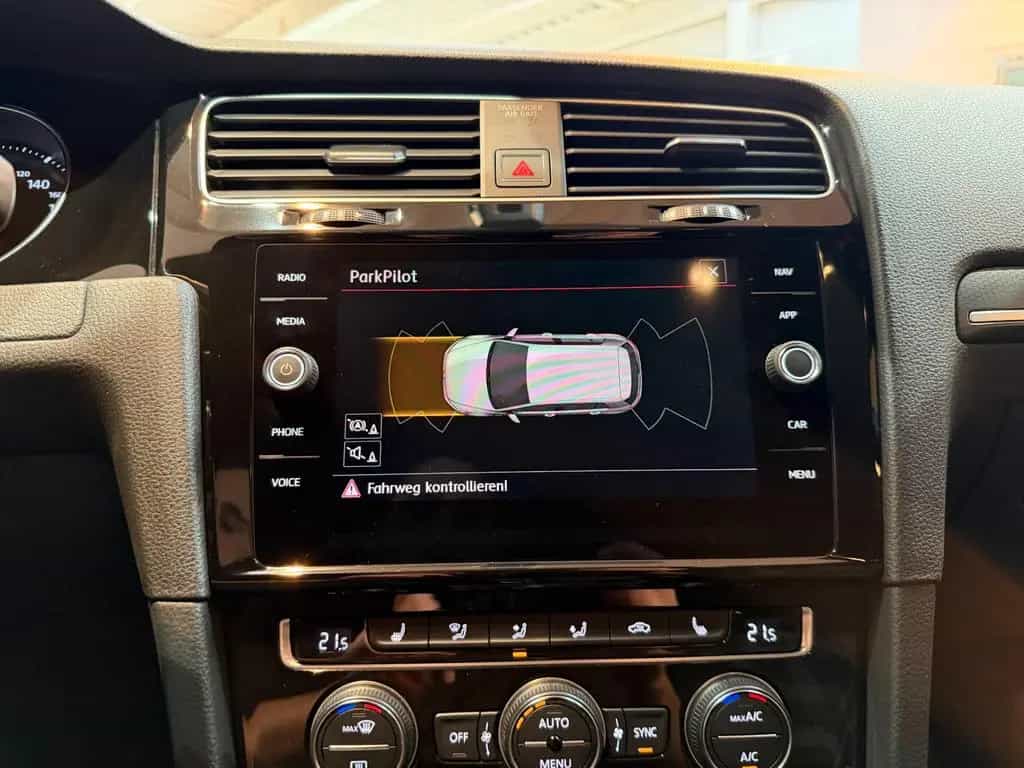 Volkswagen Golf GTI *LED*Pano*Navi* 05/2018-photo-11