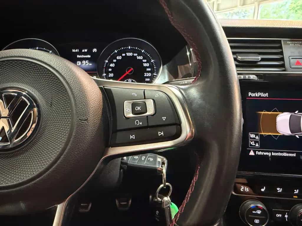 Volkswagen Golf GTI *LED*Pano*Navi* 05/2018-photo-16