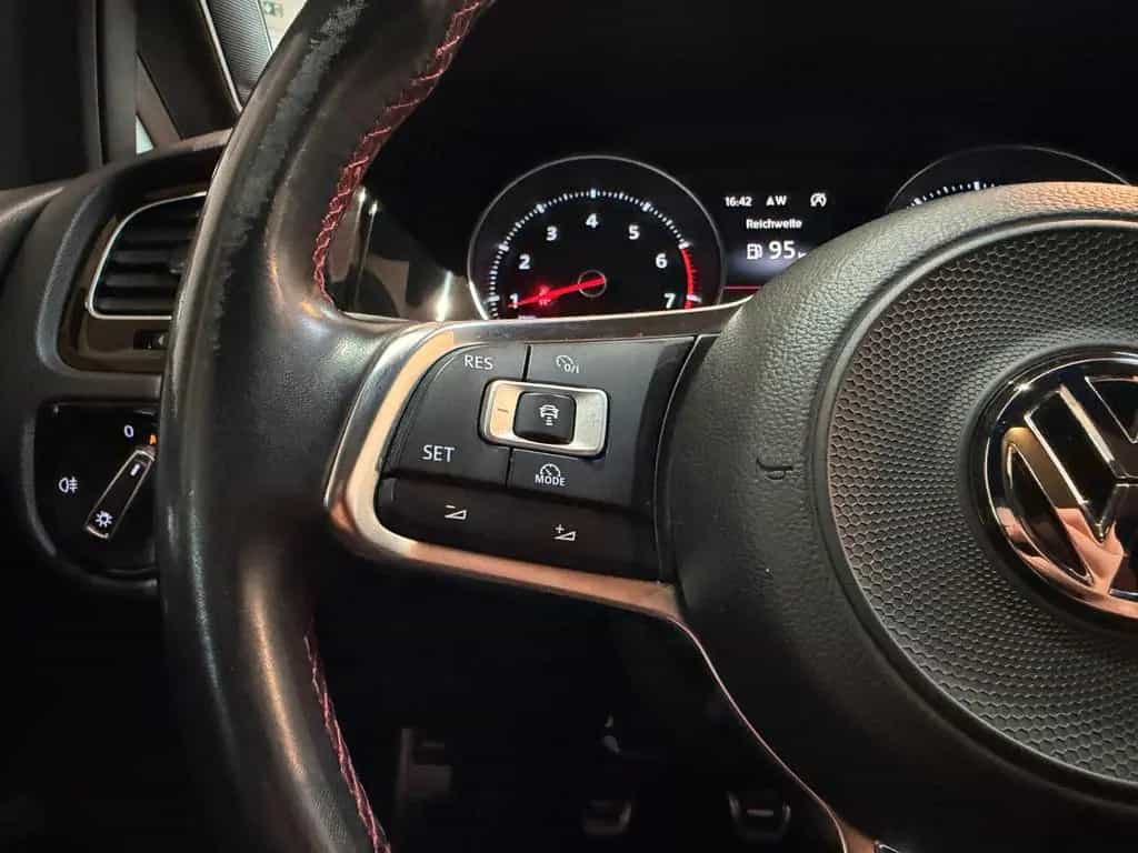 Volkswagen Golf GTI *LED*Pano*Navi* 05/2018-photo-17