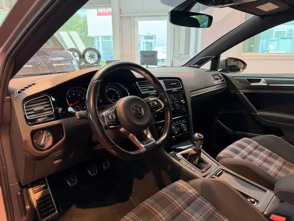Volkswagen Golf GTI *LED*Pano*Navi* 05/2018-photo-8