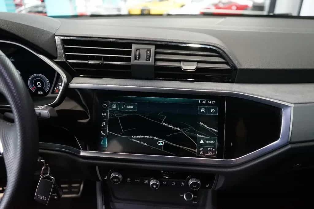 Audi Q3 45 TFSI quattro S Line Standheizung+AD+360° 04/2019-photo-14