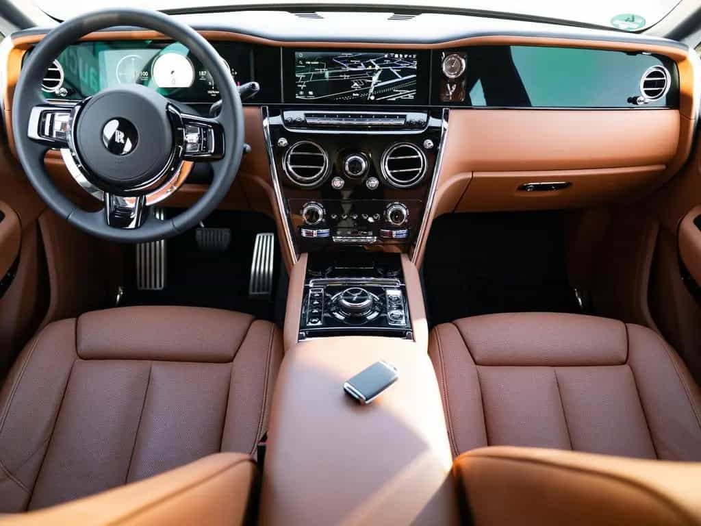 Rolls-Royce Cullinan 02/2025-photo-7