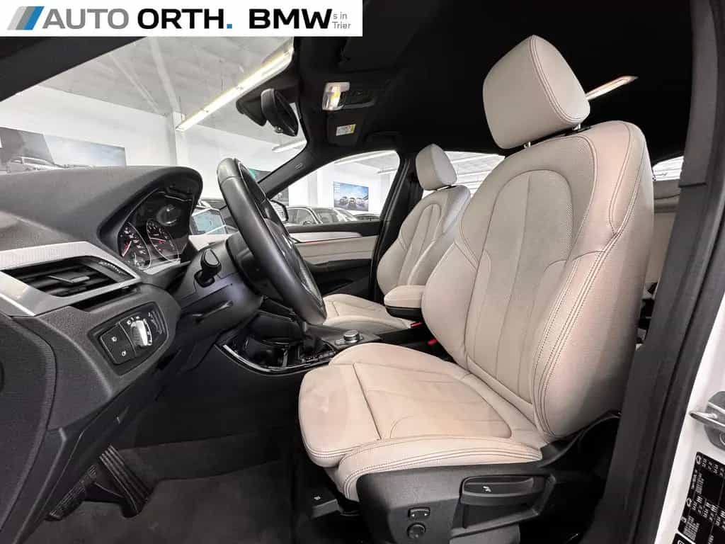BMW X1 xDrive20i AUT M-SPORT LEDER NAVI+ HUD LED RFK 12/2017-photo-11
