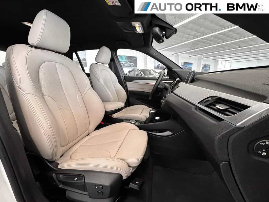 BMW X1 xDrive20i AUT M-SPORT LEDER NAVI+ HUD LED RFK 12/2017-photo-13