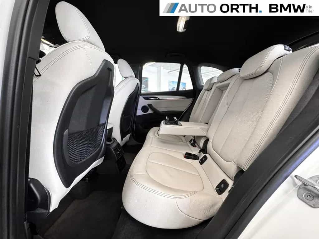 BMW X1 xDrive20i AUT M-SPORT LEDER NAVI+ HUD LED RFK 12/2017-photo-15