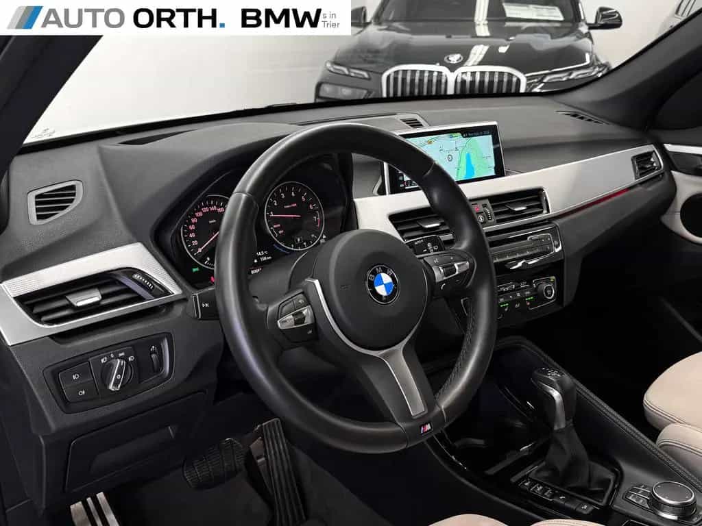 BMW X1 xDrive20i AUT M-SPORT LEDER NAVI+ HUD LED RFK 12/2017-photo-17