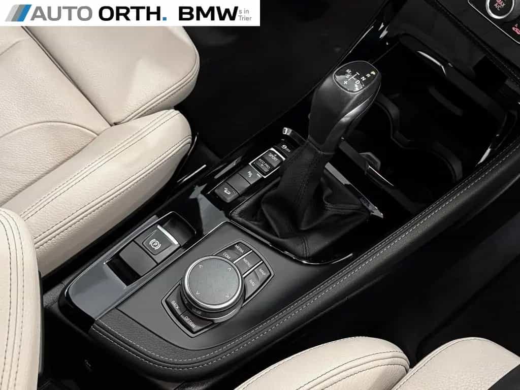 BMW X1 xDrive20i AUT M-SPORT LEDER NAVI+ HUD LED RFK 12/2017-photo-18