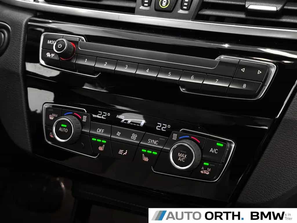BMW X1 xDrive20i AUT M-SPORT LEDER NAVI+ HUD LED RFK 12/2017-photo-19