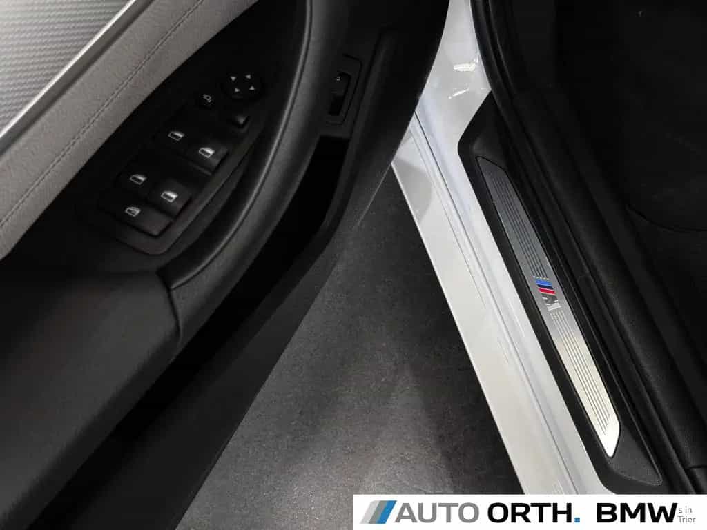 BMW X1 xDrive20i AUT M-SPORT LEDER NAVI+ HUD LED RFK 12/2017-photo-23