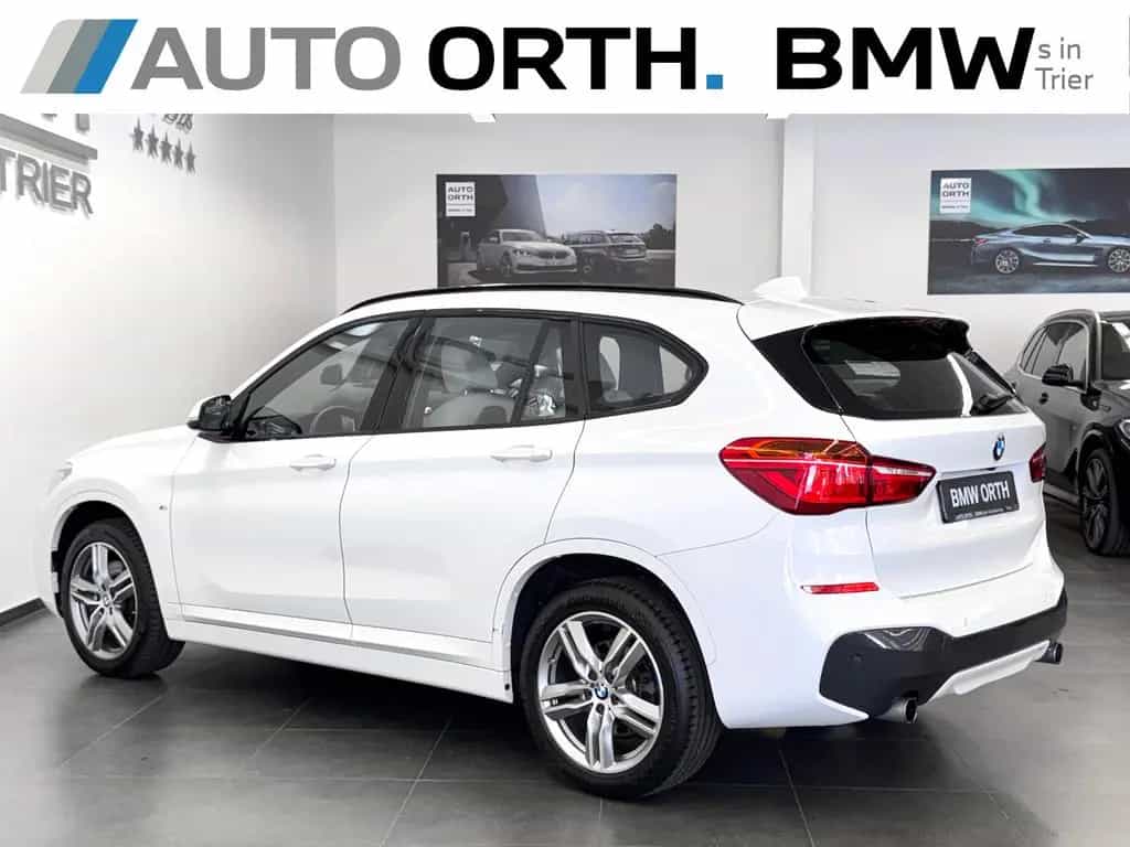 BMW X1 xDrive20i AUT M-SPORT LEDER NAVI+ HUD LED RFK 12/2017-photo-3