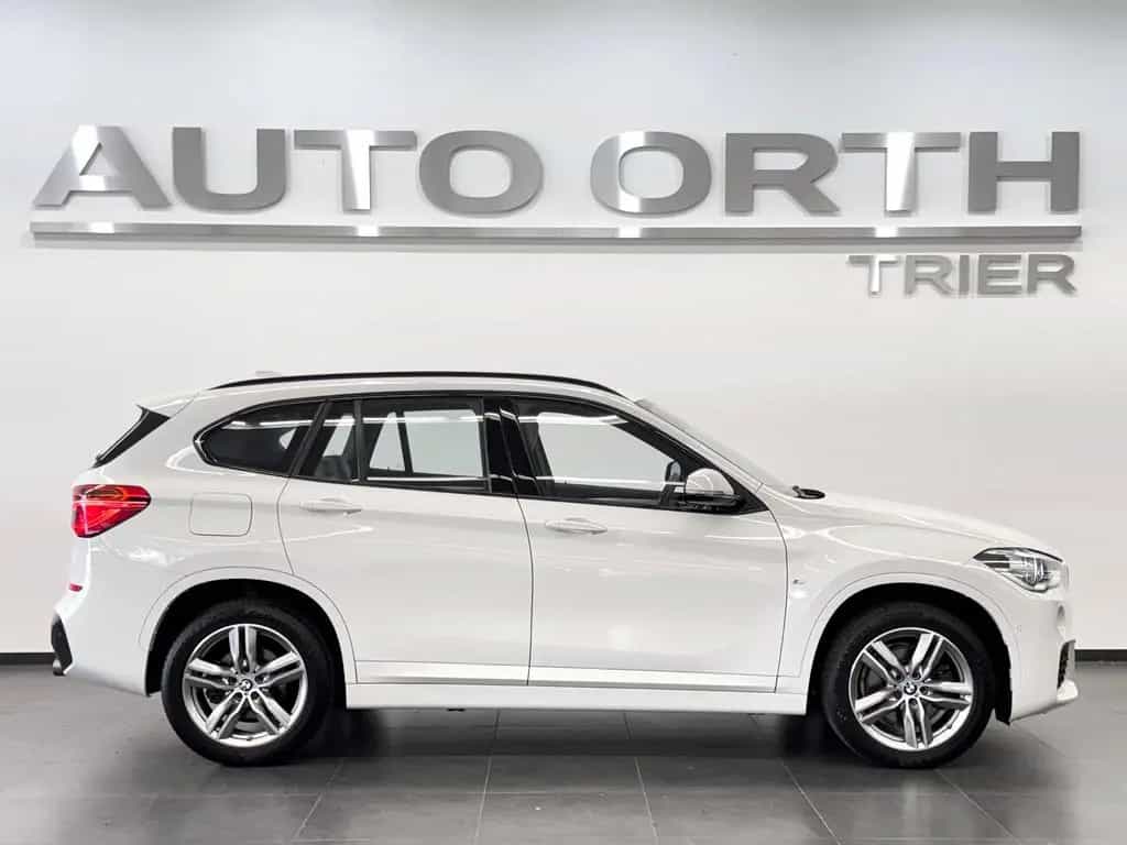 BMW X1 xDrive20i AUT M-SPORT LEDER NAVI+ HUD LED RFK 12/2017-photo-6