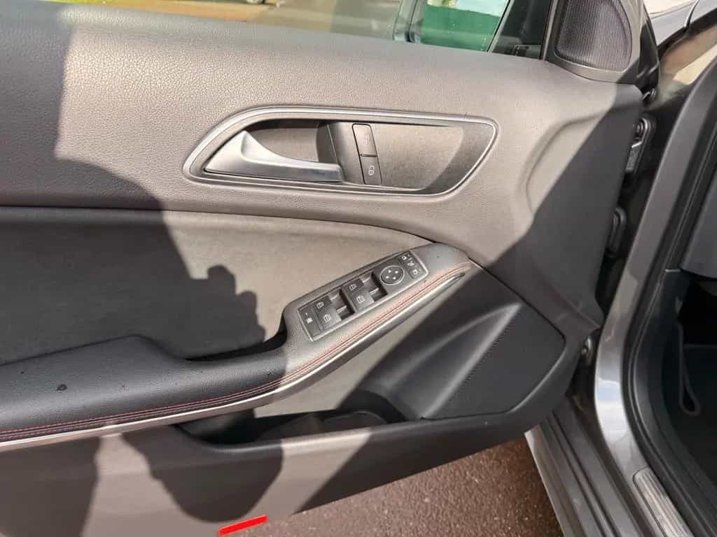 Mercedes-Benz A 250 Sport Pano,, Klima, AMG-Styling-Sport, PDC 01/2018-photo-31