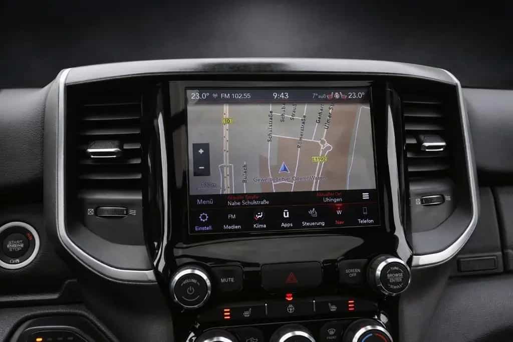 Dodge RAM 1500 CREW CAB*PANO*NAVI*KAM*AHK*UNFALLFREI* 11/2019-photo-26