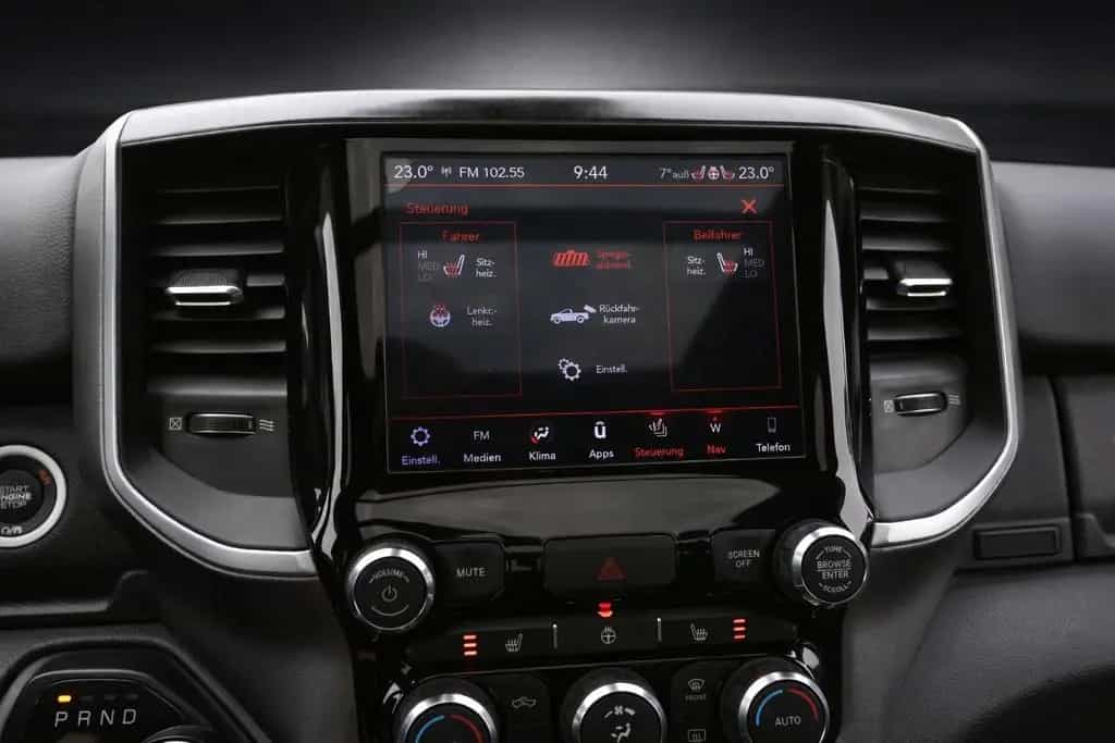 Dodge RAM 1500 CREW CAB*PANO*NAVI*KAM*AHK*UNFALLFREI* 11/2019-photo-29