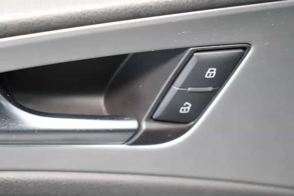Audi A6 Avant 3.0 TDI quattro Pano. * AHK * Service 12/2012-photo-23