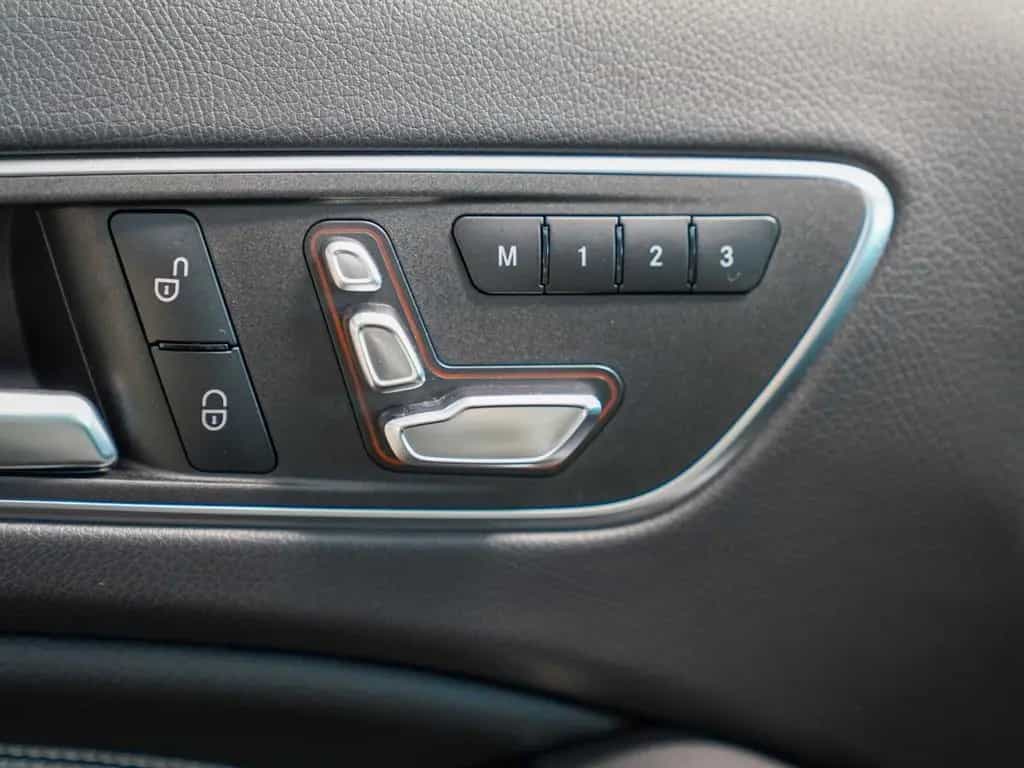 Mercedes-Benz GLA 250 Urban Night KEYLESS 360° COMAND Pano LED 11/2019-photo-17
