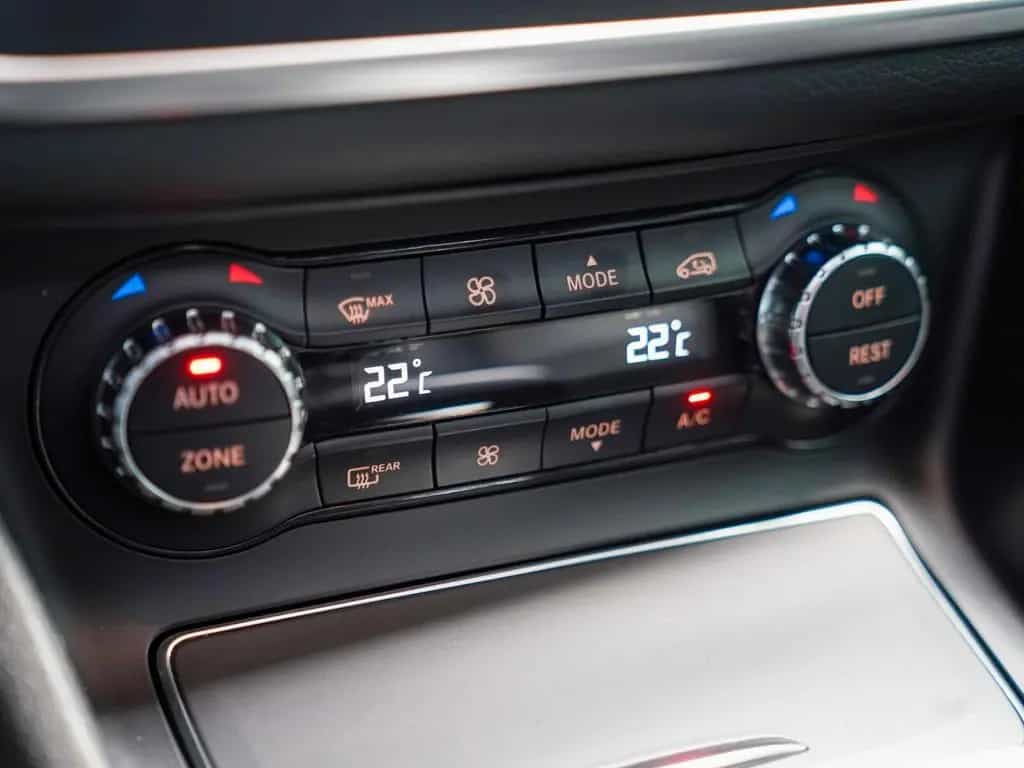 Mercedes-Benz GLA 250 Urban Night KEYLESS 360° COMAND Pano LED 11/2019-photo-25