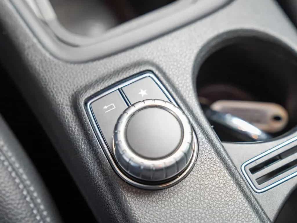 Mercedes-Benz GLA 250 Urban Night KEYLESS 360° COMAND Pano LED 11/2019-photo-26
