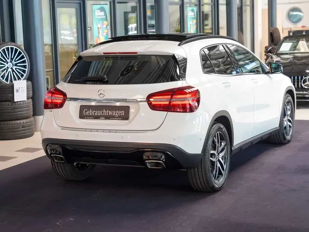 Mercedes-Benz GLA 250 Urban Night KEYLESS 360° COMAND Pano LED 11/2019-photo-4