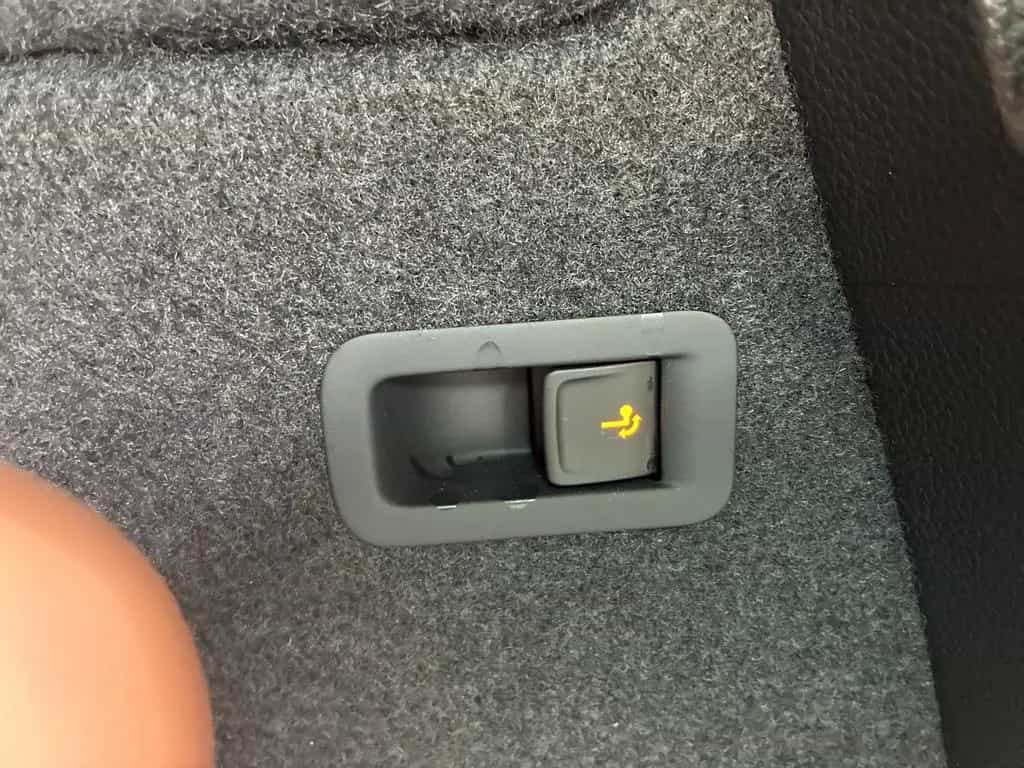 Skoda Karoq 1.5 TSI DSG Tour Anhängerkupplung LED Navi 09/2025-photo-13