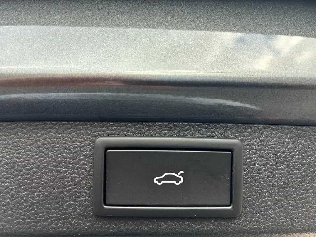 Skoda Karoq 1.5 TSI DSG Tour Anhängerkupplung LED Navi 09/2025-photo-15