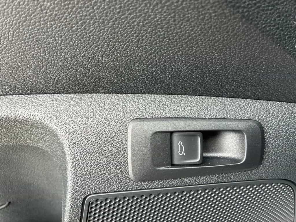 Skoda Karoq 1.5 TSI DSG Tour Anhängerkupplung LED Navi 09/2025-photo-17