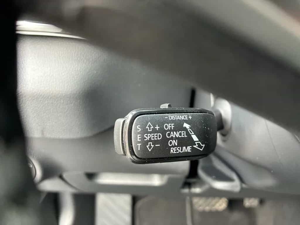 Skoda Karoq 1.5 TSI DSG Tour Anhängerkupplung LED Navi 09/2025-photo-18