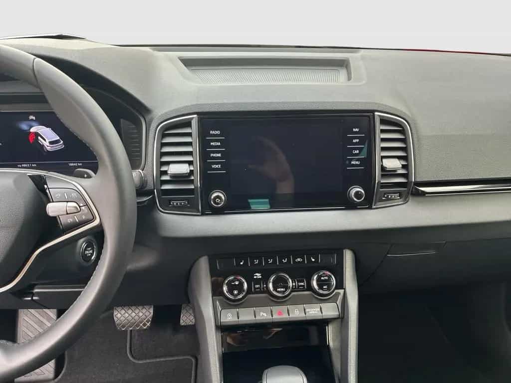 Skoda Karoq 1.5 TSI DSG Tour Anhängerkupplung LED Navi 09/2025-photo-19