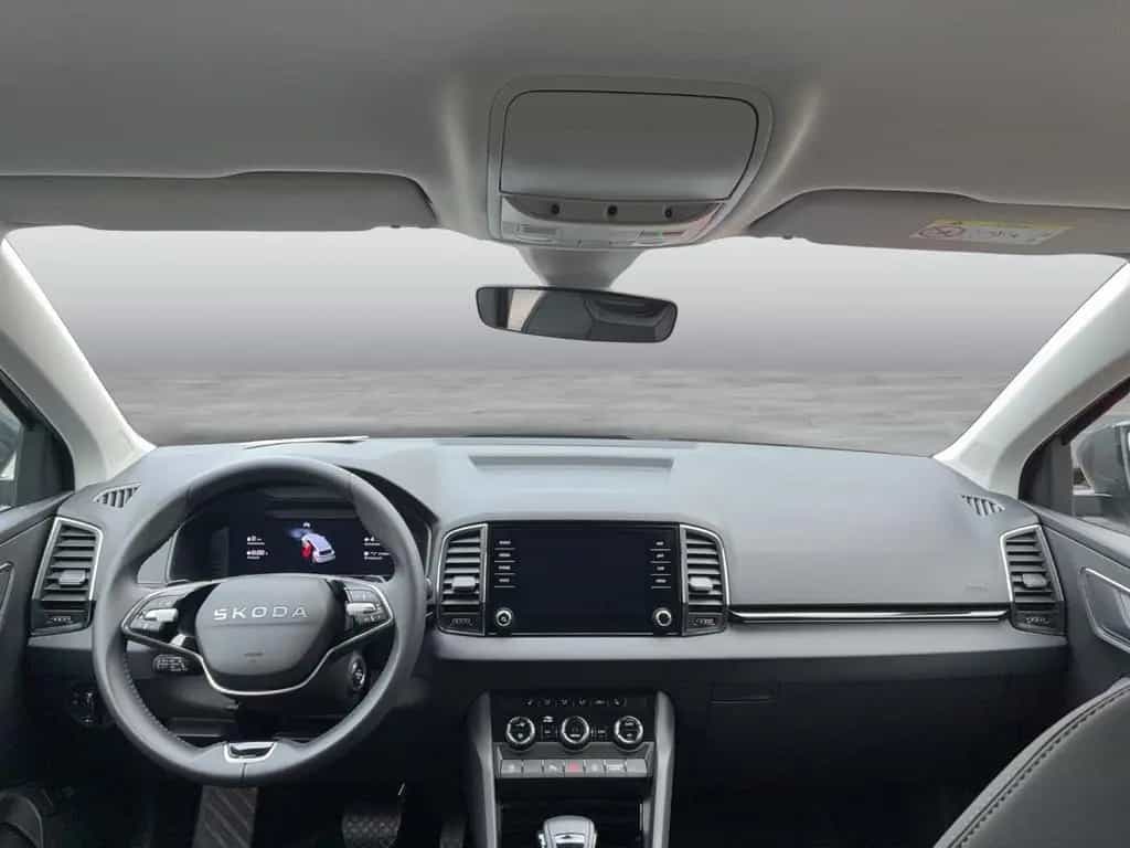 Skoda Karoq 1.5 TSI DSG Tour Anhängerkupplung LED Navi 09/2025-photo-7