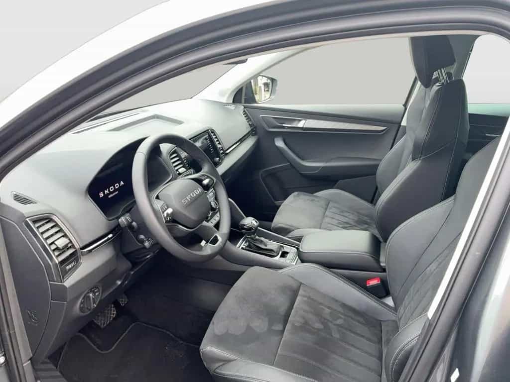 Skoda Karoq 1.5 TSI DSG Tour Anhängerkupplung LED Navi 09/2025-photo-8