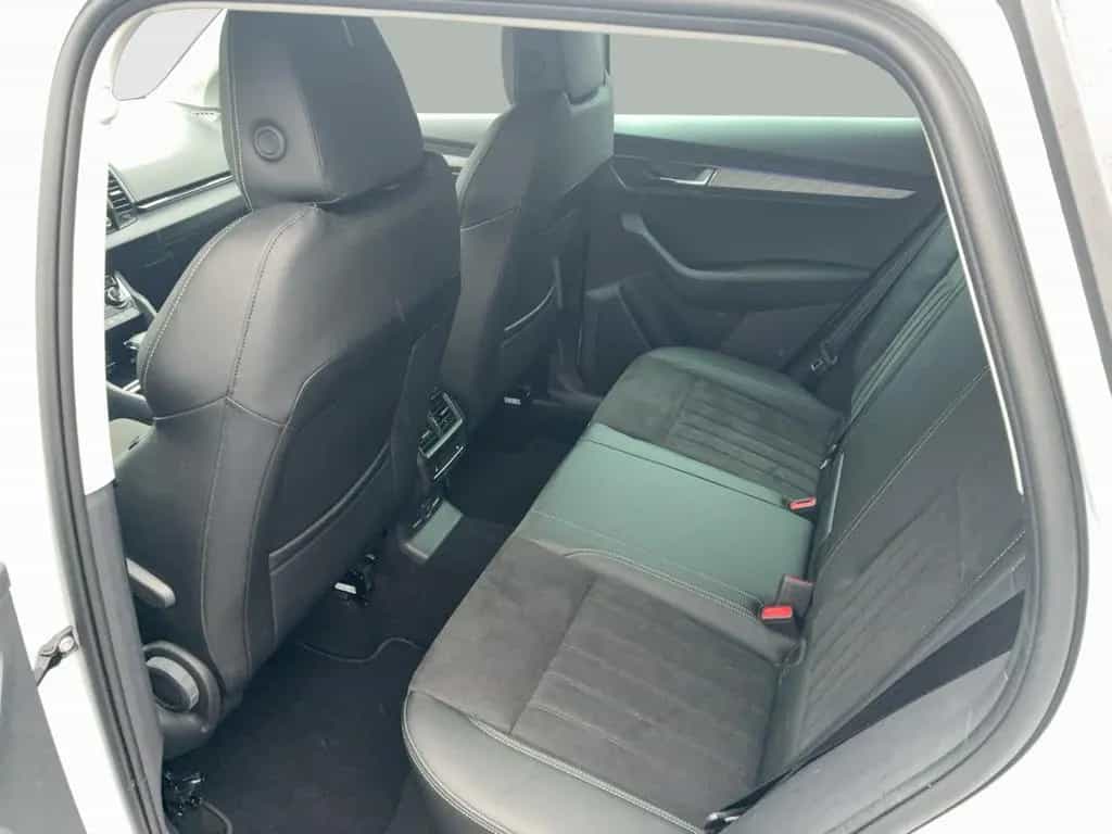 Skoda Karoq 1.5 TSI DSG Tour Anhängerkupplung LED Navi 07/2025-photo-10