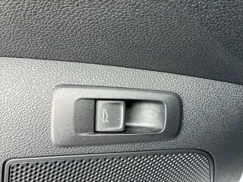 Skoda Karoq 1.5 TSI DSG Tour Anhängerkupplung LED Navi 07/2025-photo-17