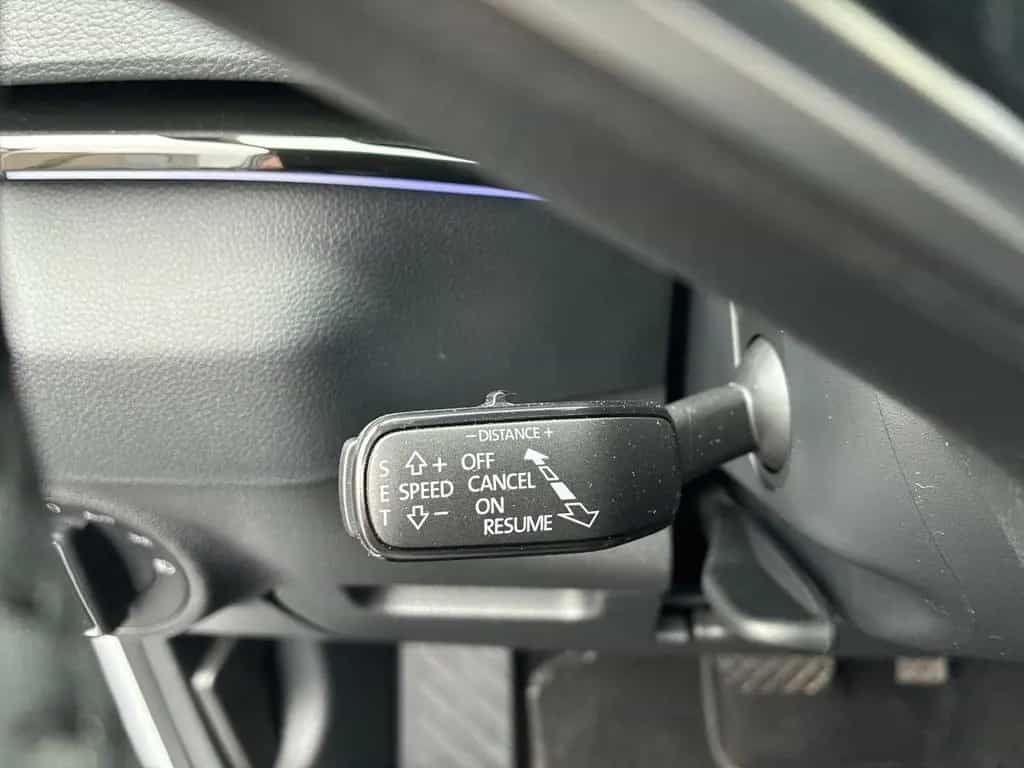 Skoda Karoq 1.5 TSI DSG Tour Anhängerkupplung LED Navi 07/2025-photo-18