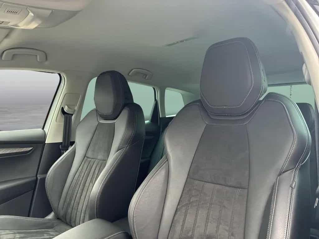 Skoda Karoq 1.5 TSI DSG Tour Anhängerkupplung LED Navi 07/2025-photo-19
