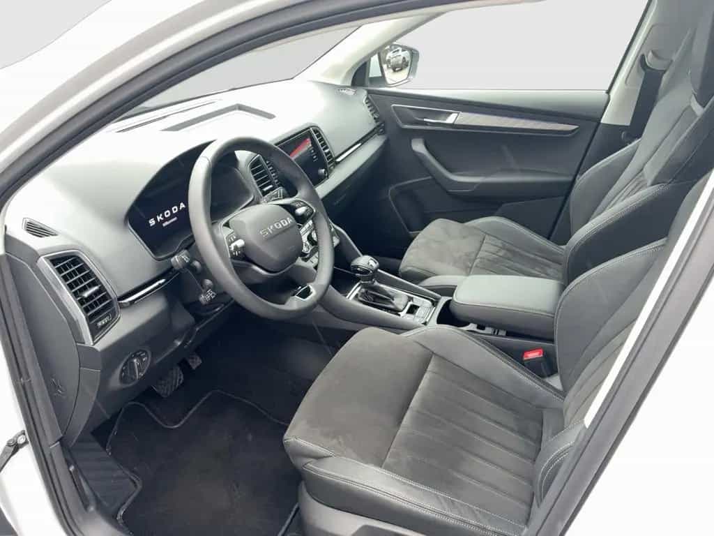 Skoda Karoq 1.5 TSI DSG Tour Anhängerkupplung LED Navi 07/2025-photo-8