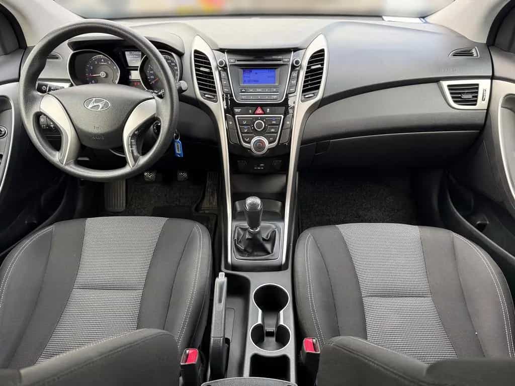 Hyundai i30 1.4 Classic blue Klima USB AUX PDC 11/2015-photo-11