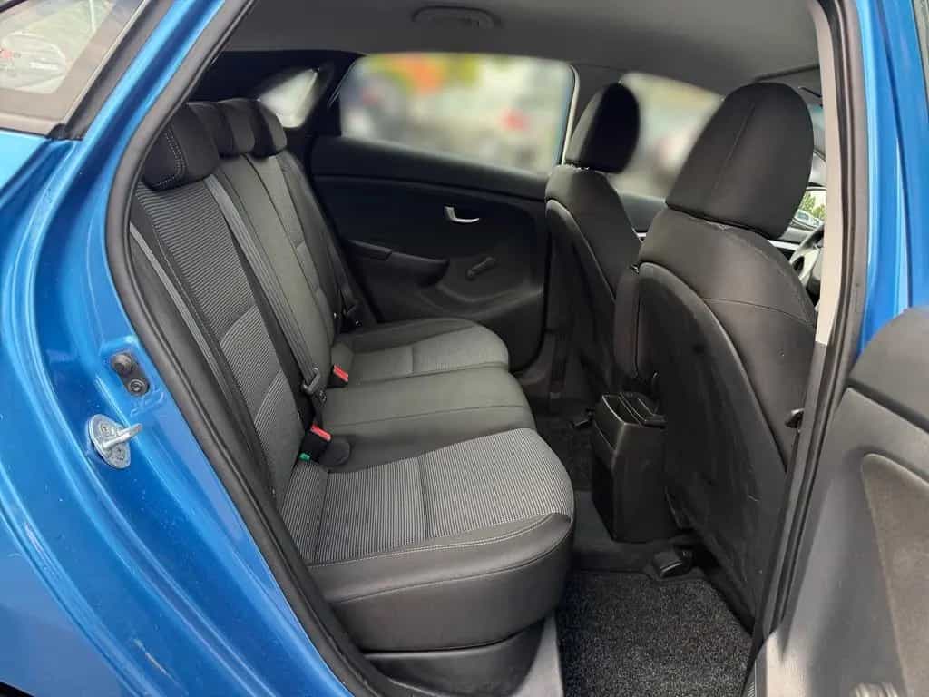 Hyundai i30 1.4 Classic blue Klima USB AUX PDC 11/2015-photo-12