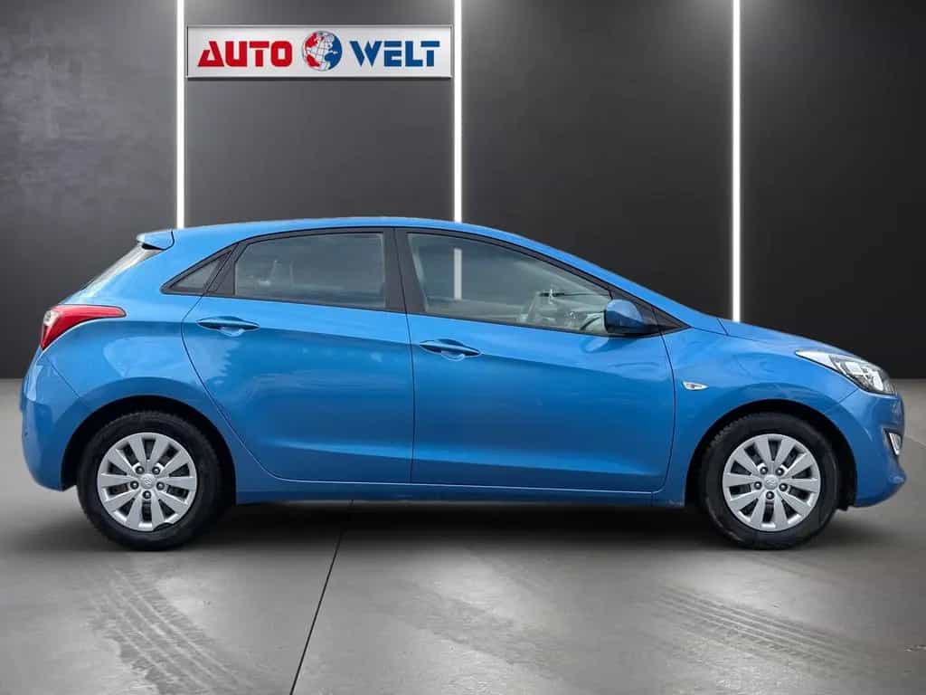 Hyundai i30 1.4 Classic blue Klima USB AUX PDC 11/2015-photo-2