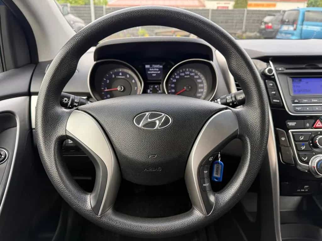 Hyundai i30 1.4 Classic blue Klima USB AUX PDC 11/2015-photo-21