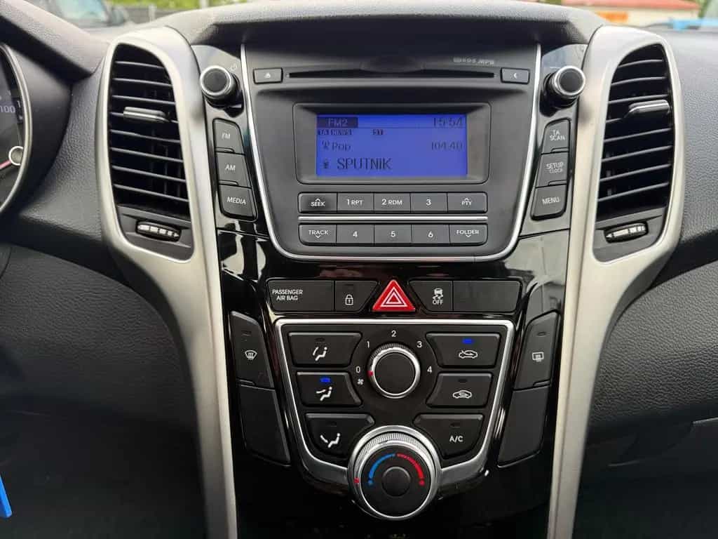 Hyundai i30 1.4 Classic blue Klima USB AUX PDC 11/2015-photo-22